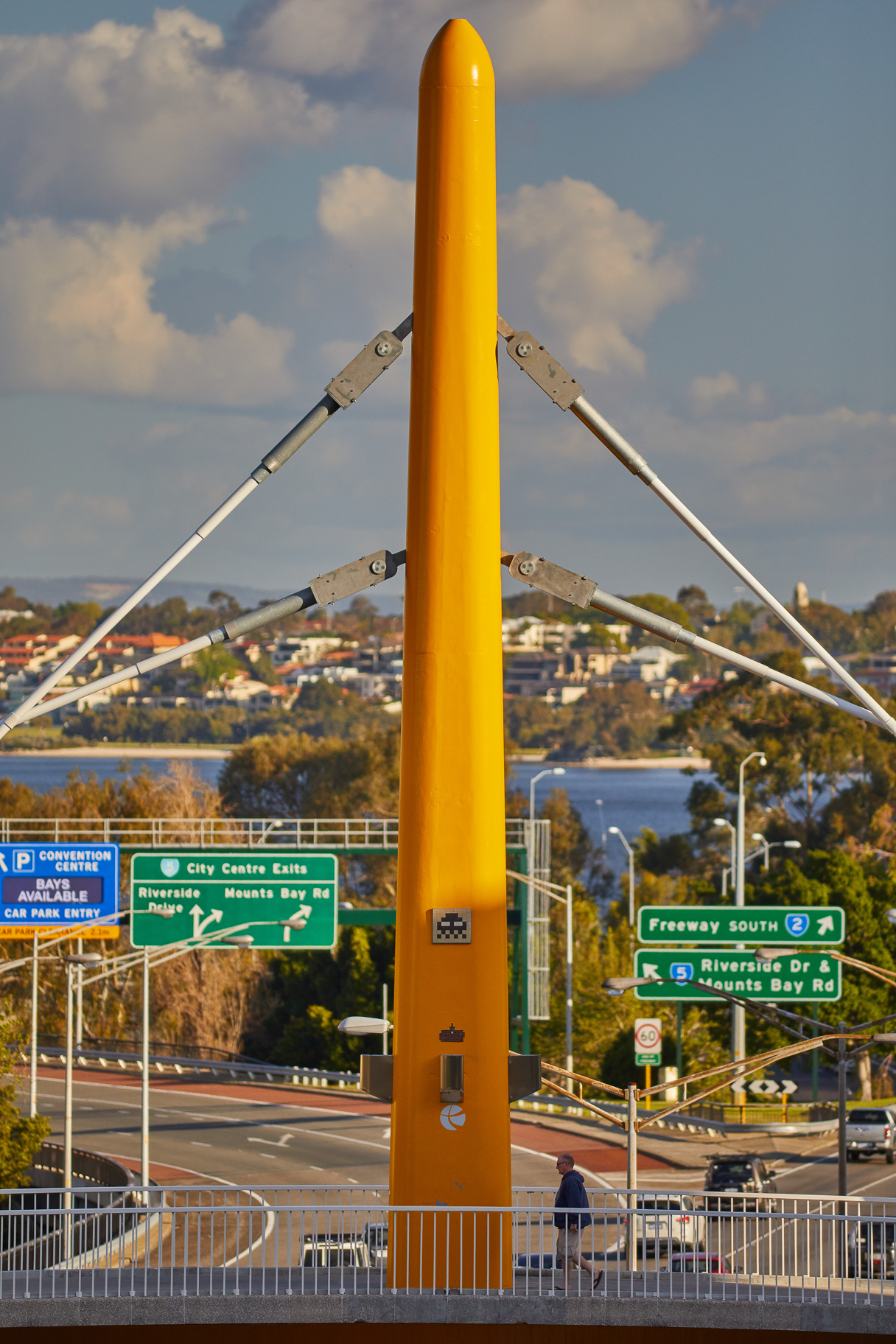 A precast concrete mast for the Mount Street Footbridge in Perth is a towering icon to the dynamic capabilities of precast engineering solutions. Reinforced Earth manufactured and supplied the precast mast as part of a Main Roads WA upgrade project to the footbridge.