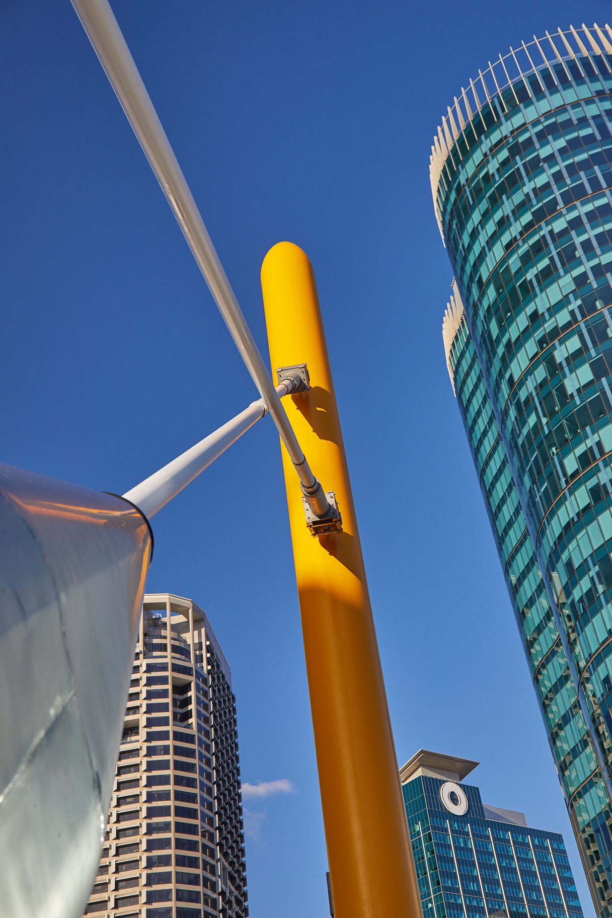 A precast concrete mast for the Mount Street Footbridge in Perth is a towering icon to the dynamic capabilities of precast engineering solutions. Reinforced Earth manufactured and supplied the precast mast as part of a Main Roads WA upgrade project to the footbridge.